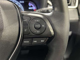 【ステアリングスイッチ】運転中に視線を前に向けたまま画面の操作できます。