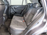 膝まわりにもゆとりがあります。