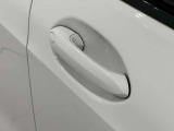 コンフォートアクセス付きでキーを携帯していれば施錠、開錠が可能です。