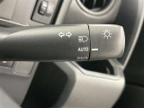 【オートライト】車外の明るさに応じて自動的にライトの点灯・消灯をしてくれます