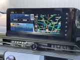 Nissan Connectナビゲーション搭載。12.7インチのワイドな画面は存在感があります。もちろん、HDMI接続にも対応しています。