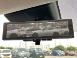 【インテリジェントルームミラー】はリアカメラが車両後方を映し出すので、いつでもクリアな後方視界を確保!夜間や悪天候の運転でも安心です♪