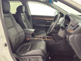 運転席は電動シート付です。細かな動きでドライバーに合わせたポジションを設定できます。