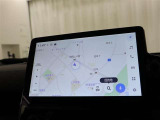 スマホをクルマとつなぐだけで、おなじみのアプリをディスプレイオーディオ上で気軽に使えるようになります。スマホと同じ感覚の画面タッチ操作はもちろん、ハンズフリー通話や各種機能を音声操作出来ます(^^)/