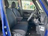 運転のしやすさや、乗り降りにも配慮した運転席
