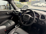 ステアリングを握ればJeepワールドが目の前に広がります!