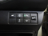 パーキングセンサーや横滑りを防ぐVSA等のスイッチ類は運転席の右側、手の届きやすい位置にあります。