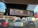 【インテリジェント ルームミラー】後方のカメラ映像をミラー面に映し出して。クリアな後方視界を確保します。