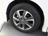 かっこいいホイールですね。 車のイメージを大きく左右するホイール部分はコダワリを持ちたいですね。