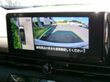 アラウンドビューモニター付きです 上から見たイメージで駐車出来ますので車庫入れの苦手な方も楽に駐車出来ます♪