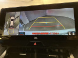 複数のカメラの映像をもとに、クルマを真上から見ているような映像をドライバーに提供し駐車をサポートする機能です。