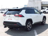 明るく広々、落ち着いた店内では、中古車のご検討・ご購入のほか、携帯電話(au)の購入等、様々なご相談に幅広く応えていきます♪