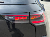 3D LEDテールランプ(ダイナミックターンインジケーター付き)特徴的な配光パターンによって後続車からの視認性が高まり、万一の追突の危険性を軽減。