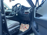 パワーシート搭載。微妙な調整が手軽にでき、最適なポジションで運転することが可能です。
