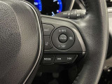 【ステアリングスイッチ】運転中に視線を前に向けたまま画面の操作できます。