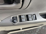 運転席からすべてのガラスを調整できます!