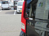万が一の事故等が起きたときには、自社所有の積載車でお客様の大切なお車を 現地まで積載にお伺いいたします。また、代車を無料でご準備いたします!