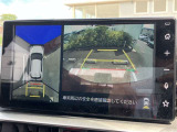 パノラミックビューモニター付きです。車両を上から見たような映像をディスプレイオーディオ画面に表示。運転席からの目視だけでは見にくい、車両周辺の状況をリアルタイムでしっかり確認できます。