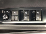 パワーウィンドは今や当たり前の機能ですが、無いと困る機能です。運転席からの操作で、全席の窓を振るオープンにしたり、フルクローズが可能です。