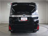 「中古車ハイブリッド保証」付き。ハイブリッド機構を無償で保証します。保証期間は、初度登録年月から10年目まで、またはロングラン保証が終わってから3年間。ただし累計走行距離が20万km以内です。