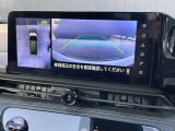 アラウンドビューモニターです。上空からお車の周りを見る感覚で表示されますので、車庫入れも安心です。