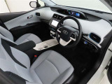 シンプルで使いやすいデザインの運転席です。
