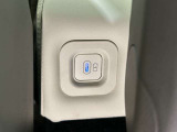 前席USBポート[充電&times;1個(Type-C)、通信&times;1個(Type-A)/インパネトレイ]