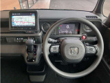 運転席周りです。カップホルダーや小物の収納などは必須ですよね!!使い勝手の良いつくりになっております!!