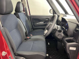 運転席も広くゆとりのある室内です