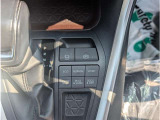 【電動パーキング】ボタンひとつでパーキングON。女性の方や運転に慣れていない方にも安心.