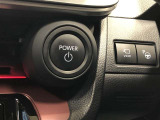 《トヨタ チームメイト[アドバンスト パーク]》スイッチを押すだけで駐車操作を支援!カメラやソナーによって周囲を監視!障害物を検知した際は警報音とブレーキ制御で接触回避を支援!機能の詳細は展示店舗まで