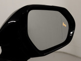 BSM(ブラインドスポットモニタ)!隣の車線を走る車両をレーダーで検知し、ドアミラーでは確認しにくい後側方エリアに存在する車両に加えて、急接近してくる車両も検知します。