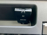 高速道路ETC2.0付きです。高速道路と自動車が連携して、渋滞迂回ルートを教えてくれたり、災害時の適切な誘導をしてくれたり、安全運転をサポートしてくれる料金所での手間が省けるだけじゃないんです。