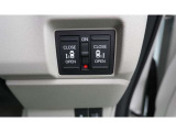 運転席からスライドドアの開閉ができる便利なスイッチを装備しております♪ 日常使いにも嬉しい人気の装備です☆