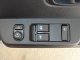 電動格納ミラーあり。駐車の時に便利です。パワーウインドウも付いてます。