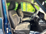 運転席まわりには十分なスペースがあり、大柄な方でもゆったり運転していただける環境です。