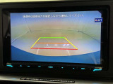 後方の見える安心をお届けするバックガイドモニター付:バックするときのアシストラインもあって楽々バック!車庫入れや縦列駐車をサポートし、苦手な駐車も安心です!今やもう手放せない装備ですネ♪