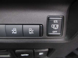 両側ハンズフリーオートスライドドア装備です!運転席のスイッチでの開閉やドアスイッチでの開閉は当たり前ですが、足の簡単な操作でスライドドアの開閉が出来ます!両手が塞がっているような時にとても便利です☆