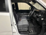 運転席も広々でゆったりとした気分で運転できます☆