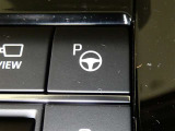 アドバンスト パーク付きです。カメラやソナーによって、周囲を監視しながら駐車を支援。障害物を検知した場合には警報を鳴らし、ブレーキ制御を行うことで接触回避を支援します。