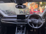ステアリングを握ればJeepワールドが目の前に広がります!