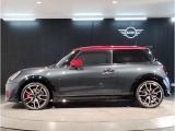 気密性の高いMINIは外観のかわいらしさとは裏腹に、外の雑音を遮り、高級感のある快適なドライブをお楽しみいただけます。