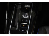 DSGトランスミッション搭載。2つのクラッチを持ち、切れ目のない滑らかな加速を実現します。