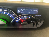 見易い計器類と運転し易いドライビングポジションは、視角も少なく前方&左右の見切りが良く運転し易いクルマです
