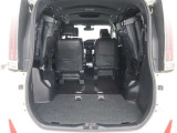 【トランクルーム】荷室の広さも十分です!シートアレンジでシートを畳めば長い荷物だって積めますね。シートアレンジの操作方法など、お気軽にご相談下さい。
