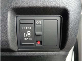 簡単操作で開け閉めラクラクの片側電動スライドドア装備です。小さなお子様からお年寄りまでボタン一つで簡単にドアの開閉が可能です!