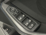 ドアミラー調整とパワーウインドウスイッチは操作し易い位置に装備されております