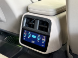 個室の商談ブースが2部屋ございます。お車のご相談等ごゆっくりお話しいただけます。