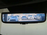 車両後方の視界をクリアに映し出す「デジタルインナーミラー」搭載です。
