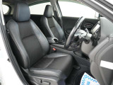 身体を包み込む様な形状で、ホールド感のあるフロントシート。しっかりと支えてくれるので、長時間の運転を快適にサポートしてくれます。